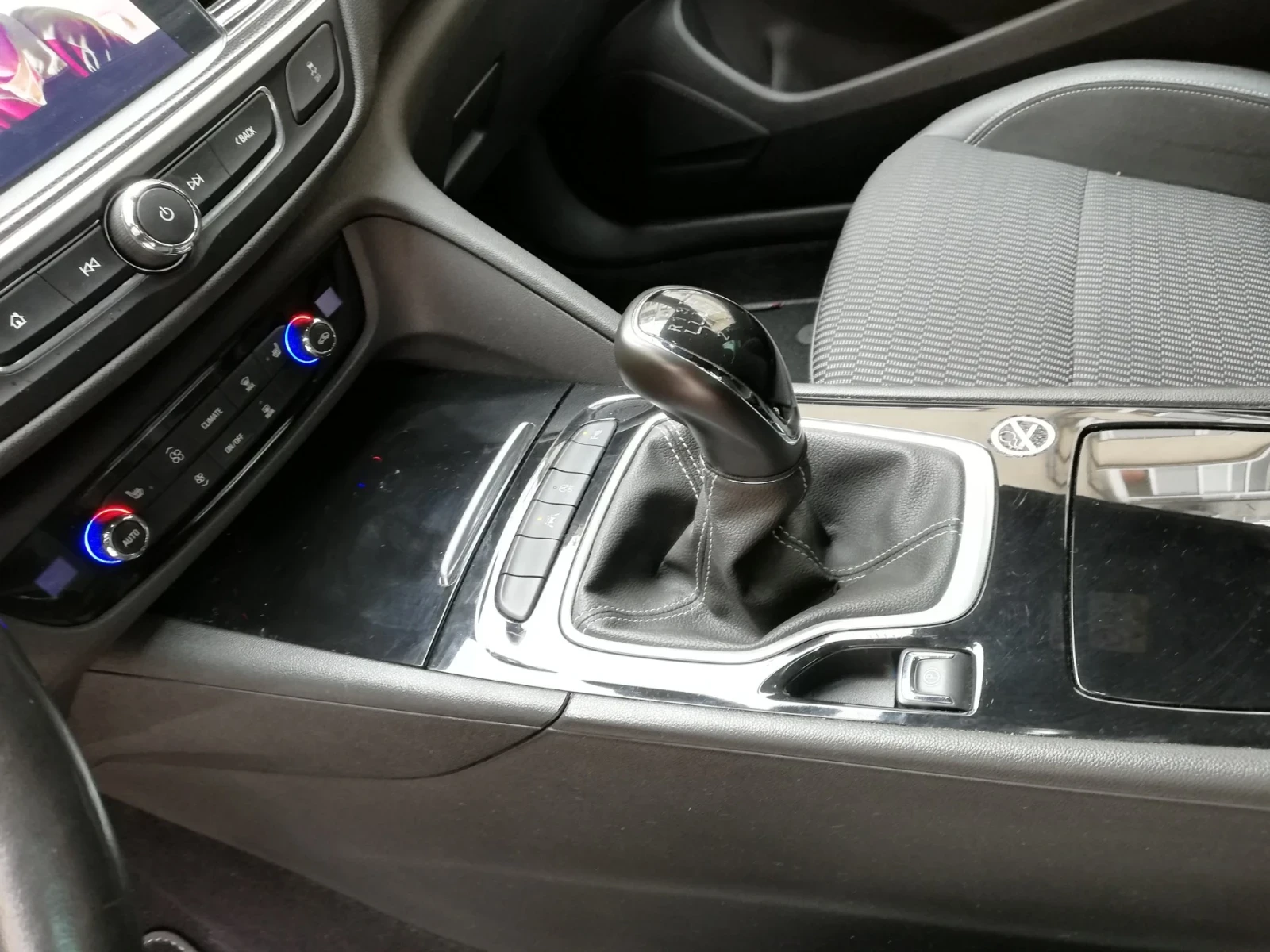 Opel Insignia Комби, снимка 5 - Автомобили и джипове - 53768848