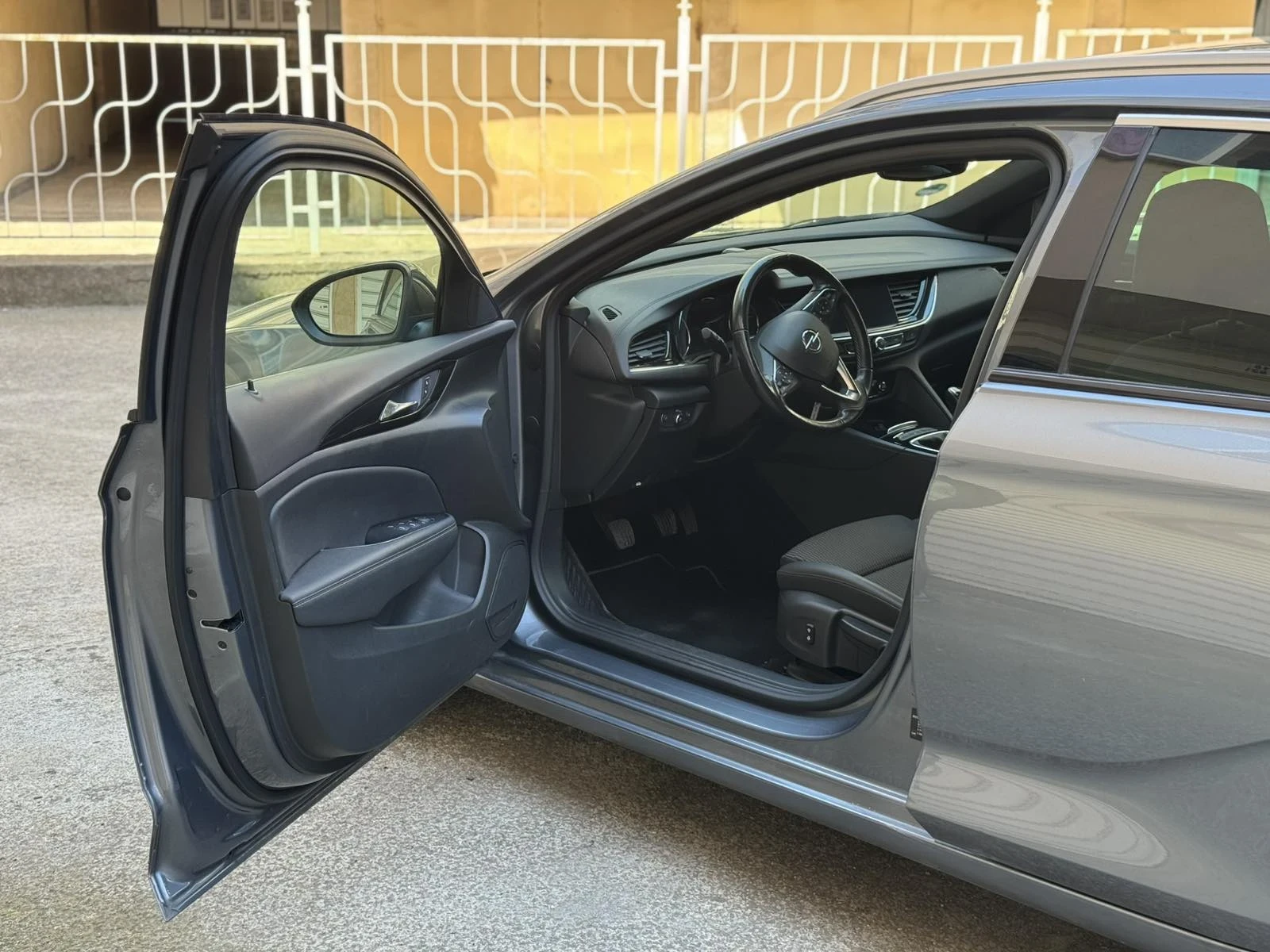 Opel Insignia Комби, снимка 5 - Автомобили и джипове - 53768848