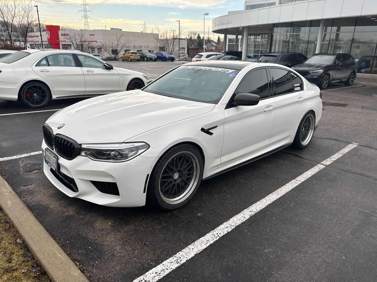 BMW M5 * BOWERS&WILKINS * ДИСТРОНИК * ОБДУХВАНЕ, снимка 13 - Автомобили и джипове - 53880339