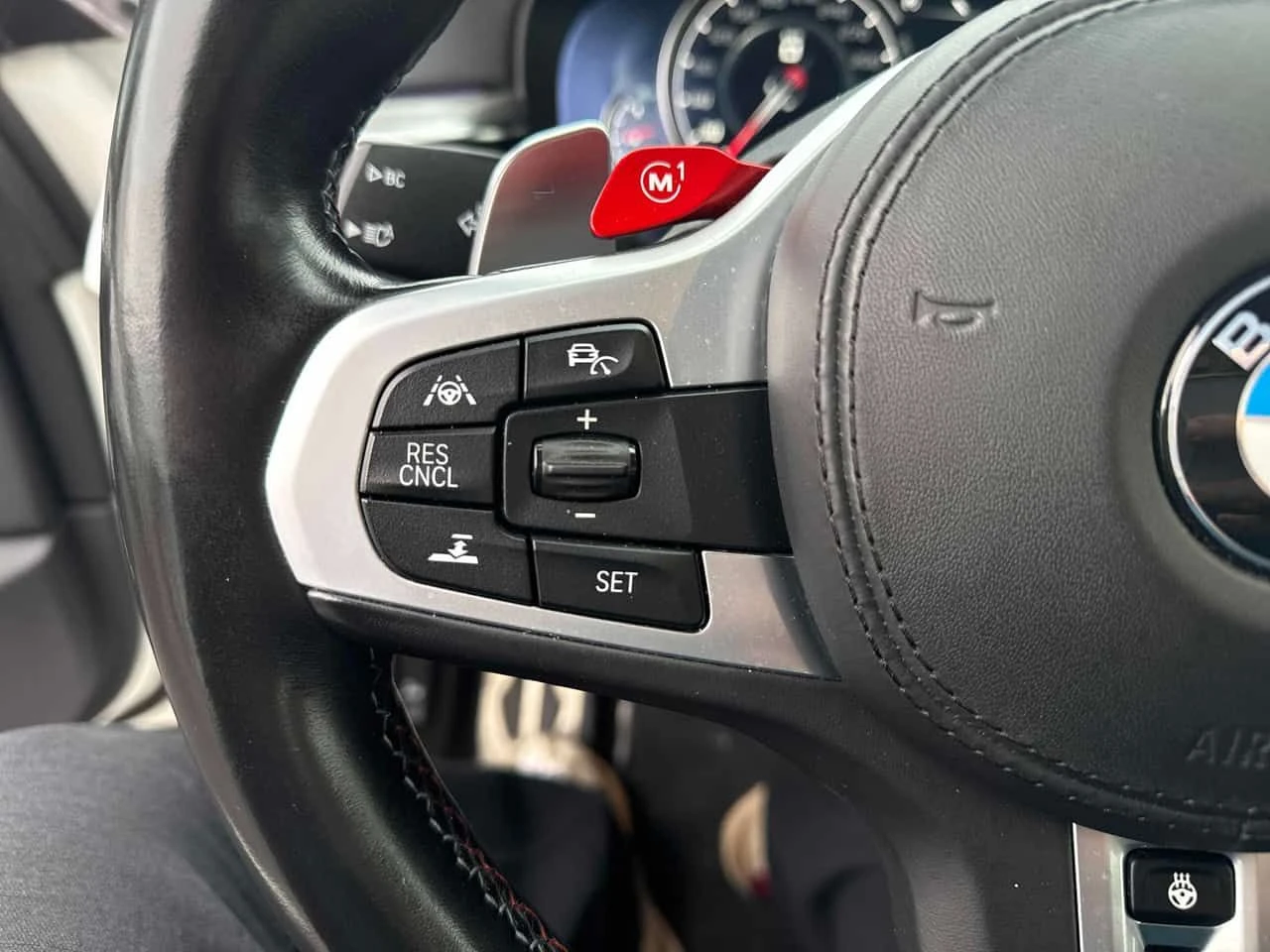 BMW M5 * BOWERS&WILKINS * ДИСТРОНИК * ОБДУХВАНЕ, снимка 14 - Автомобили и джипове - 53880339