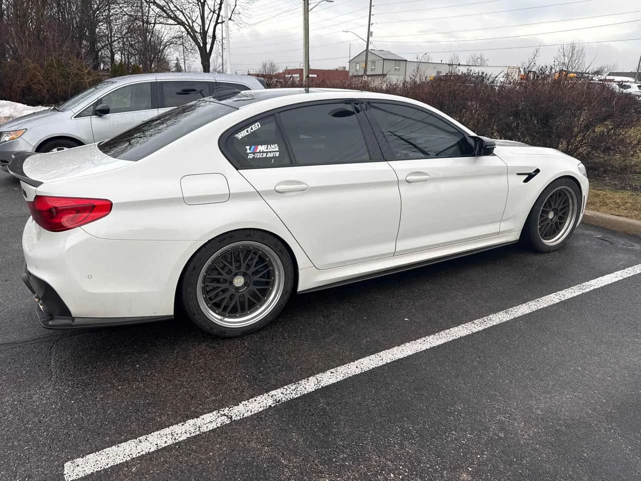 BMW M5 * BOWERS&WILKINS * ДИСТРОНИК * ОБДУХВАНЕ, снимка 3 - Автомобили и джипове - 53880339