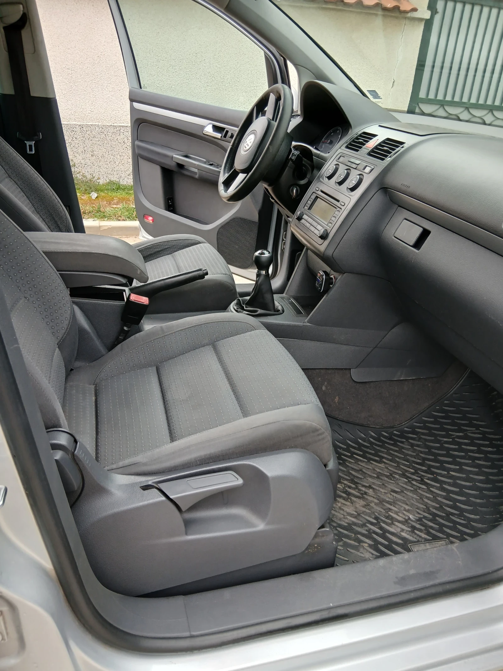 VW Touran, снимка 10 - Автомобили и джипове - 53914653