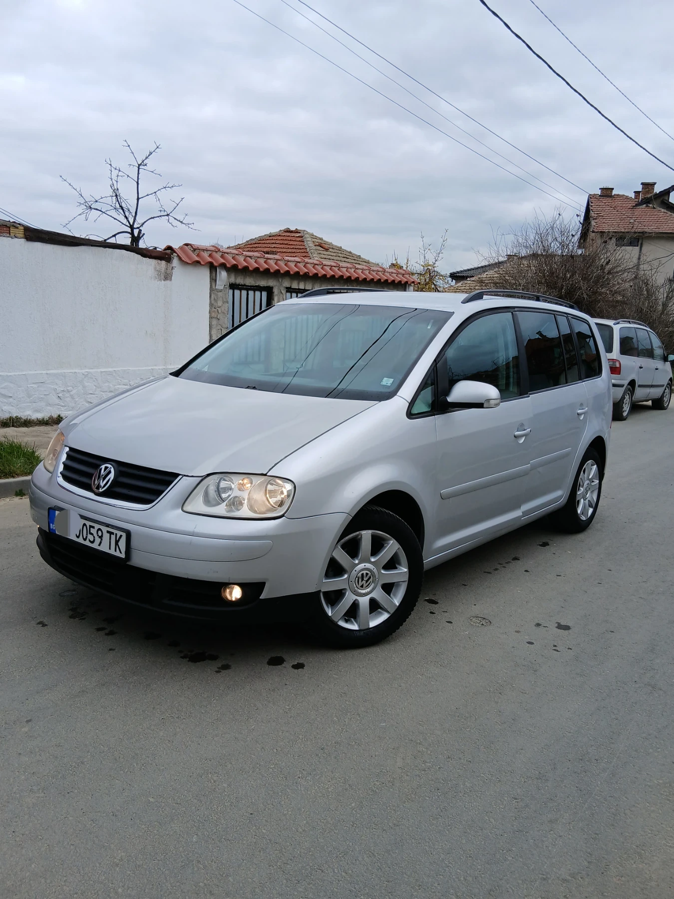 VW Touran, снимка 2 - Автомобили и джипове - 53914653