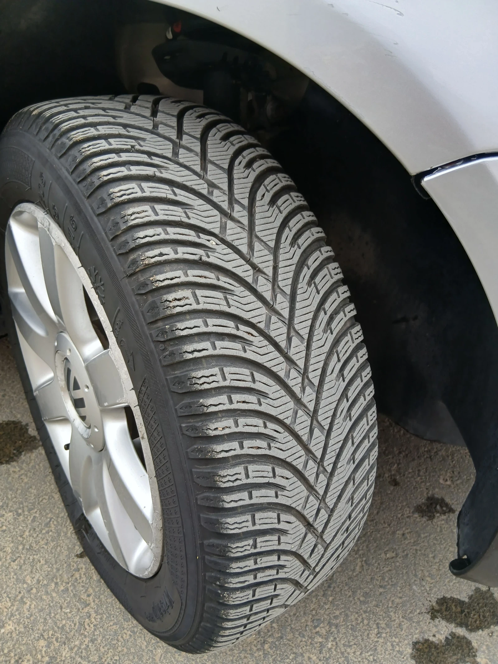 VW Touran, снимка 15 - Автомобили и джипове - 53914653