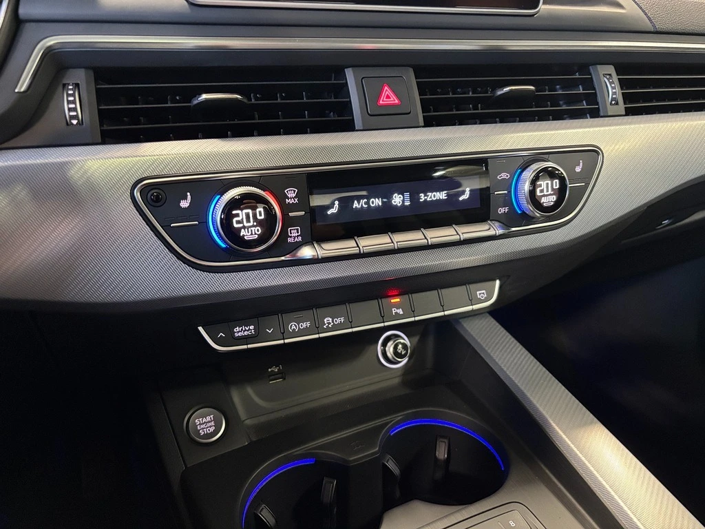 Audi A4 TECHNIK QUTTRO NAV С РЕГИСТРАЦИЯ & АВТО КРЕДИТ, снимка 13 - Автомобили и джипове - 53990328