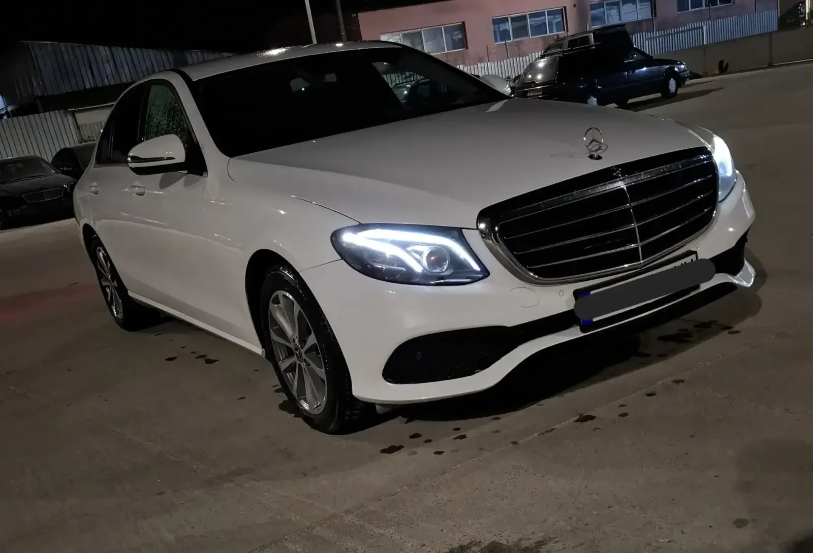 Mercedes-Benz E 220, снимка 7 - Автомобили и джипове - 54034608