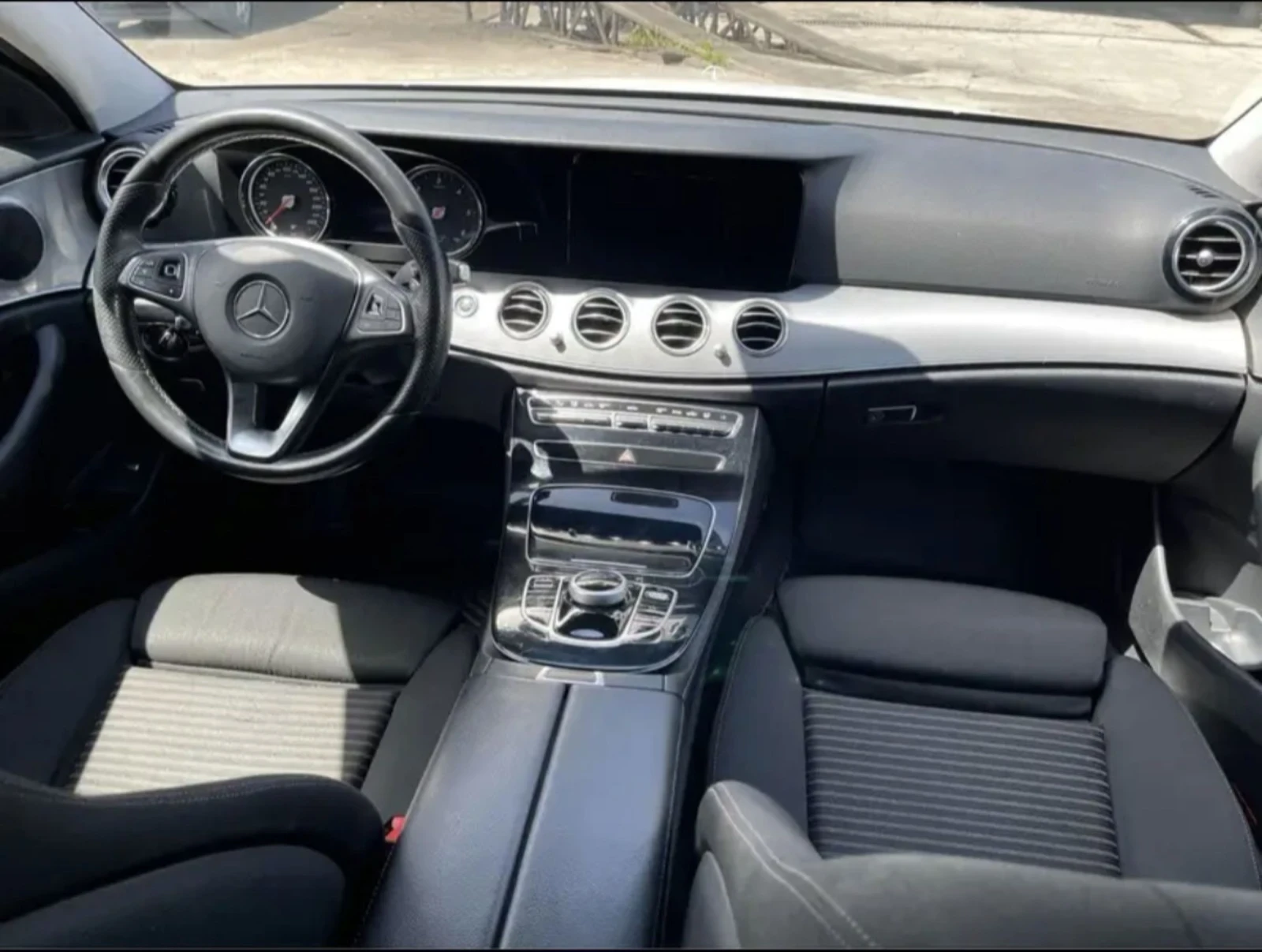 Mercedes-Benz E 220, снимка 10 - Автомобили и джипове - 54034608