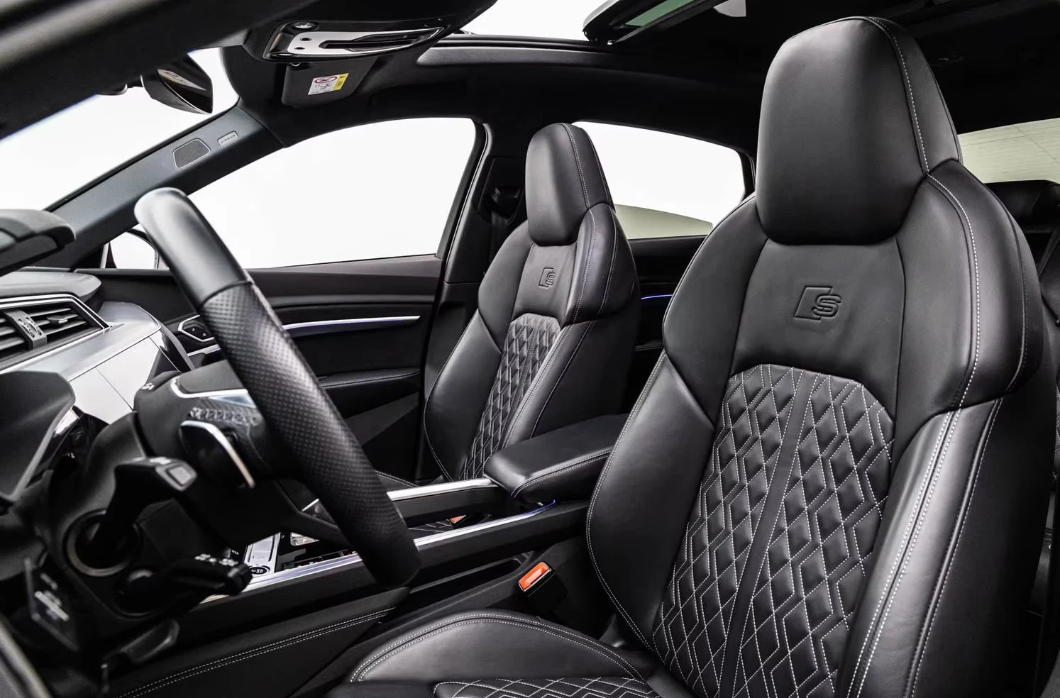 Audi E-Tron 55/SPORTBACK/408HP/2XS-LINE/CAM/PANO/B&O/ACC/401z, снимка 12 - Автомобили и джипове - 54455935