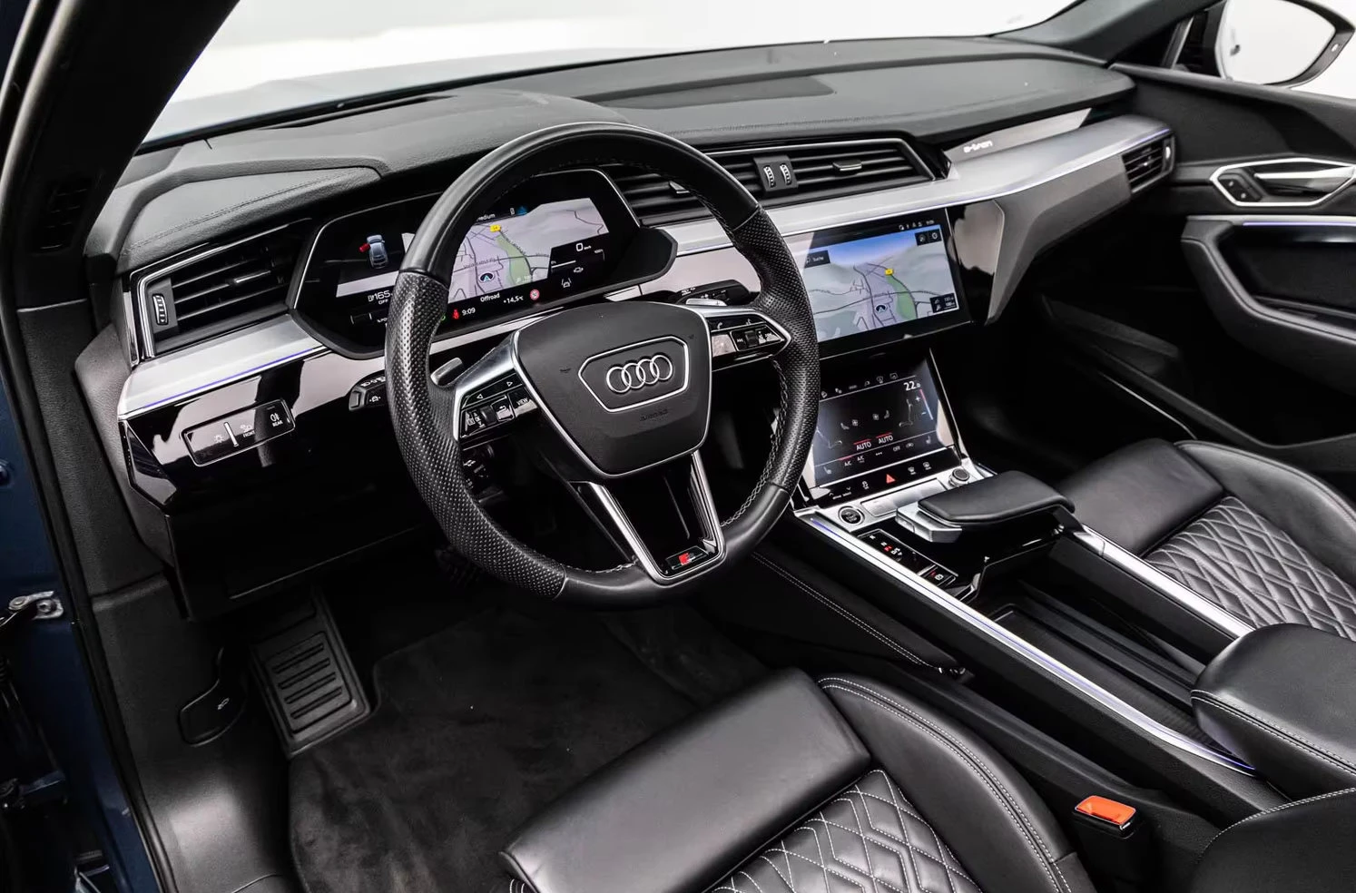 Audi E-Tron 55/SPORTBACK/408HP/2XS-LINE/CAM/PANO/B&O/ACC/401z, снимка 11 - Автомобили и джипове - 54455935