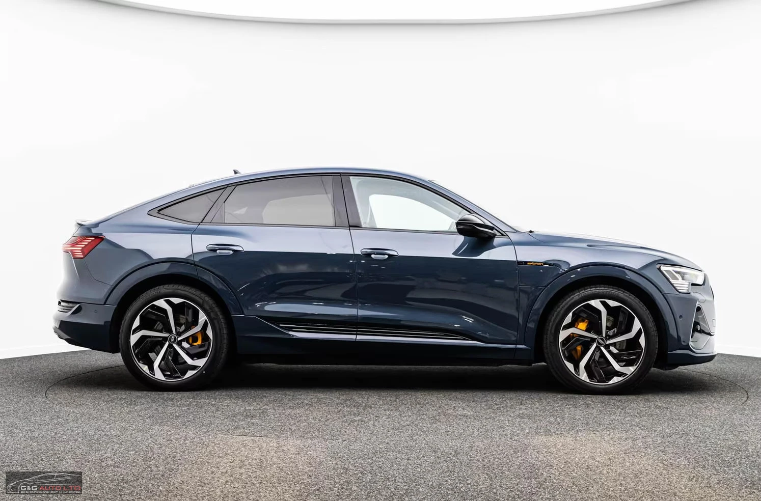 Audi E-Tron 55/SPORTBACK/408HP/2XS-LINE/CAM/PANO/B&O/ACC/401z, снимка 6 - Автомобили и джипове - 54455935