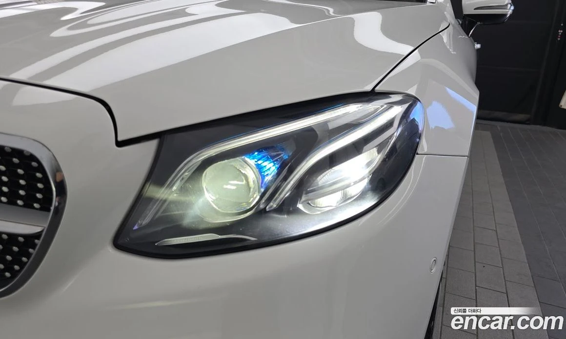 Mercedes-Benz E 220 Cabriolet, снимка 8 - Автомобили и джипове - 55794700