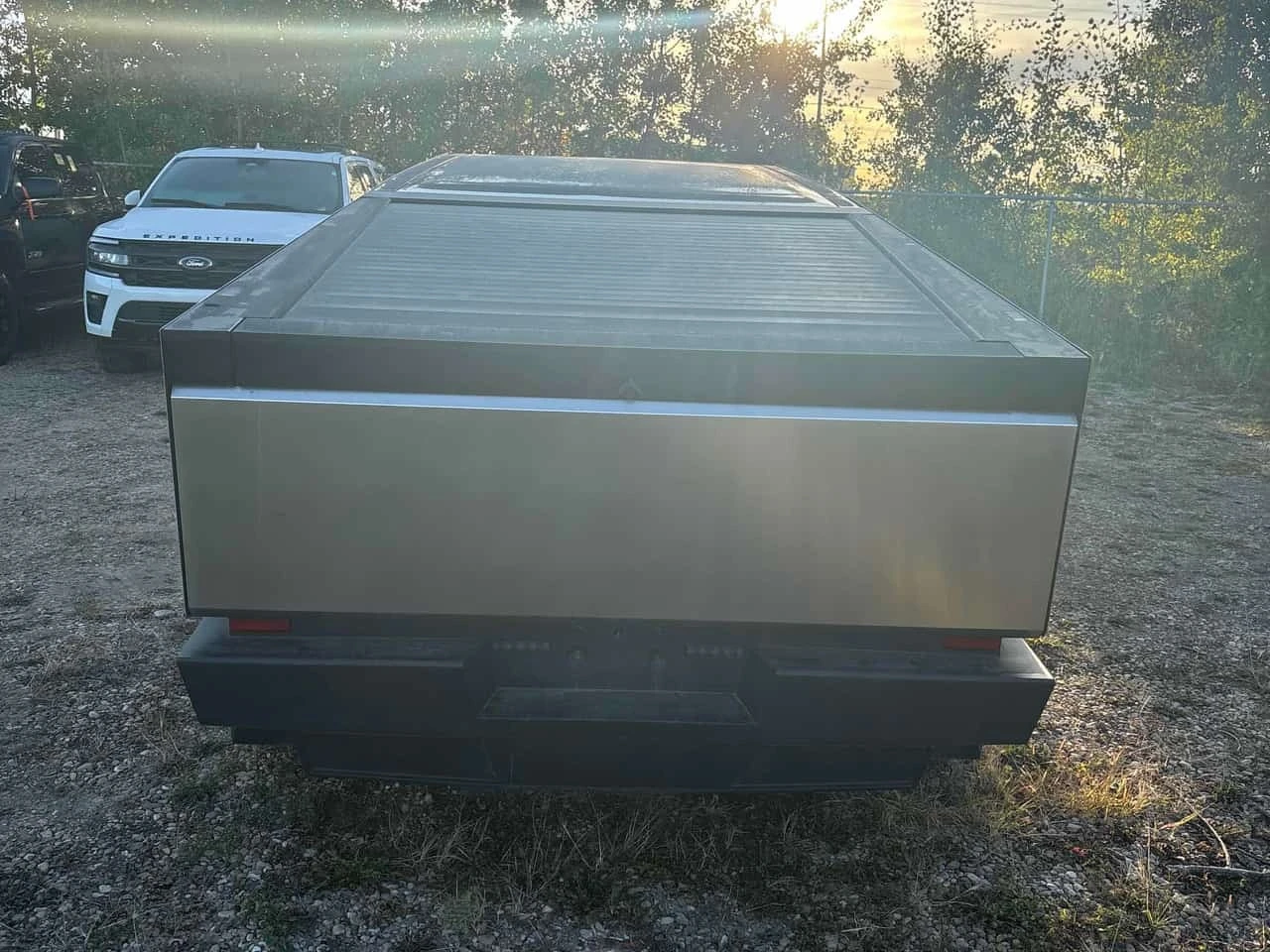 Tesla Cybertruck * CARFAX * ��� ������������ ������ | Mobile.bg � ����������� 5