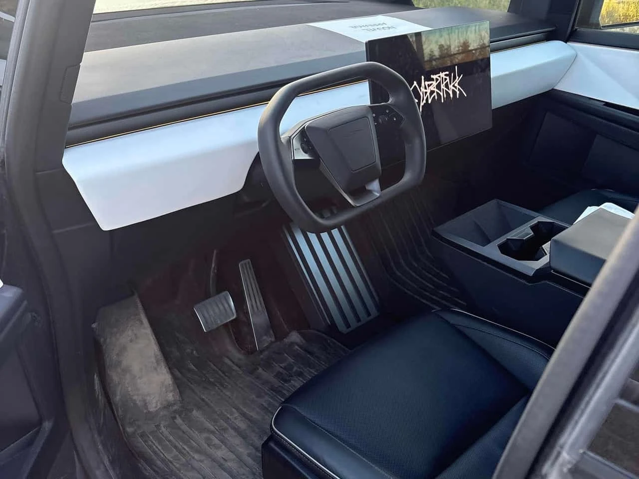 Tesla Cybertruck * CARFAX * ��� ������������ ������ | Mobile.bg � ����������� 10