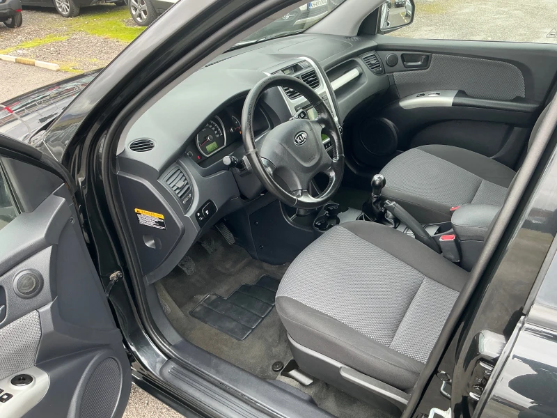 Kia Sportage 2.0 i, снимка 11 - Автомобили и джипове - 53250382