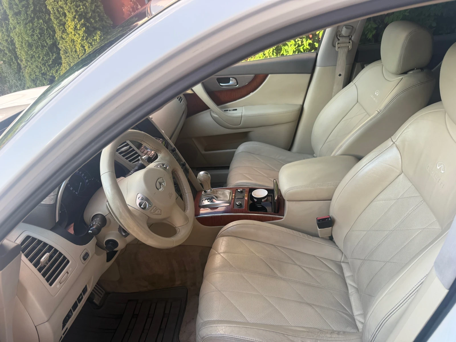 Infiniti QX70 3.0д Бяла перла - изображение 7