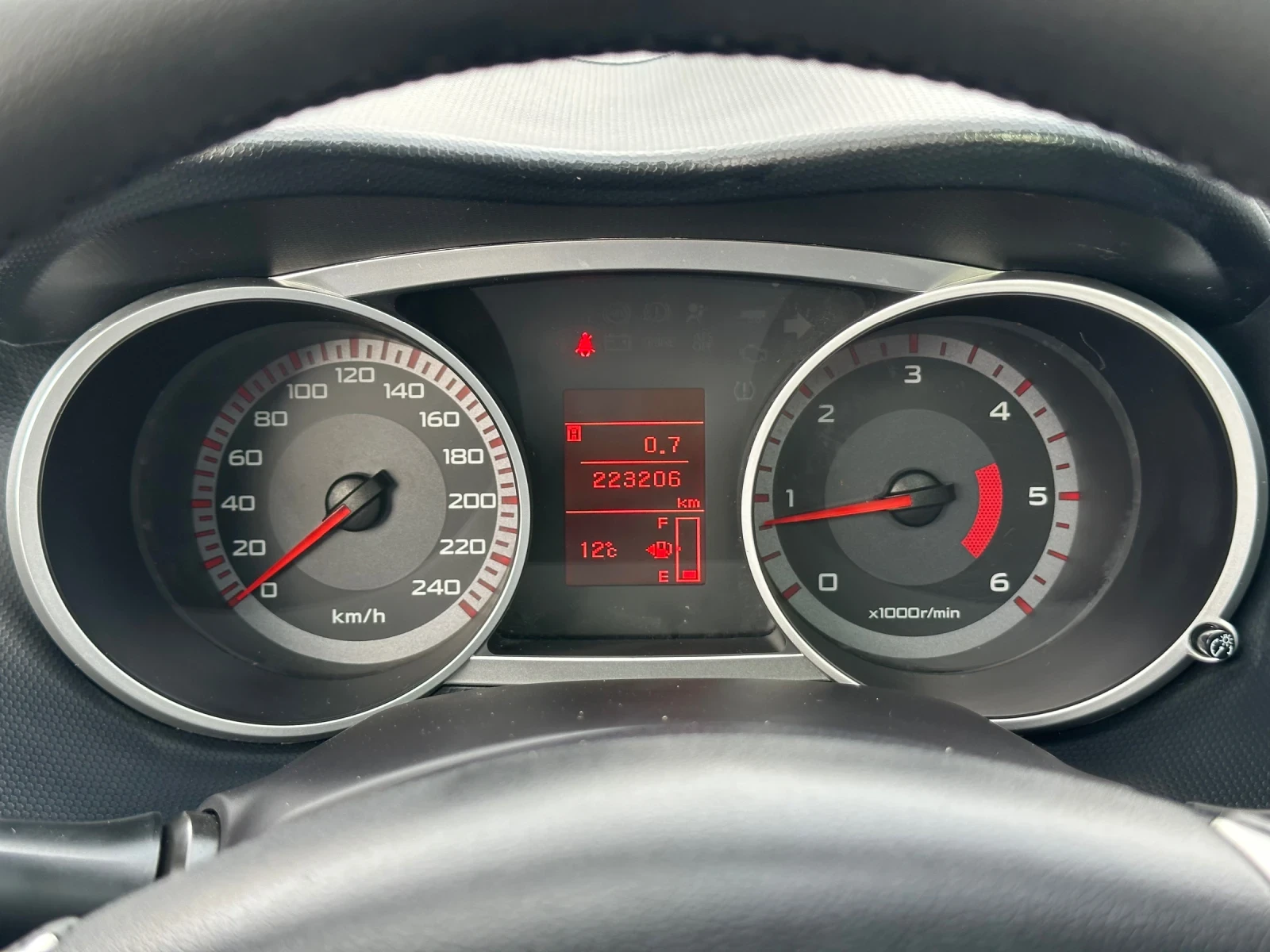 Mitsubishi Outlander 2.0d~4x4~7места, снимка 14 - Автомобили и джипове - 53992776