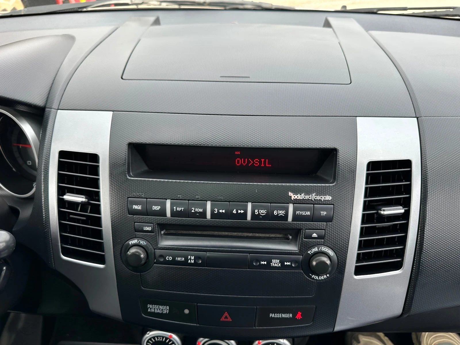 Mitsubishi Outlander 2.0d~4x4~7места, снимка 9 - Автомобили и джипове - 53992776