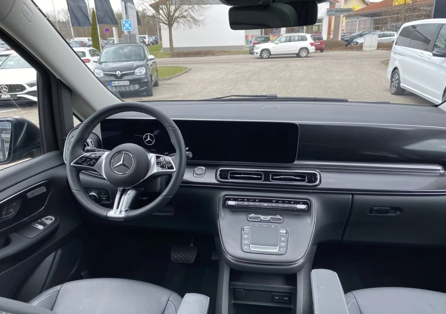 Mercedes-Benz EQV 300 LONG 360-CAMERA LED PANORAMA , снимка 7 - Автомобили и джипове - 54220323