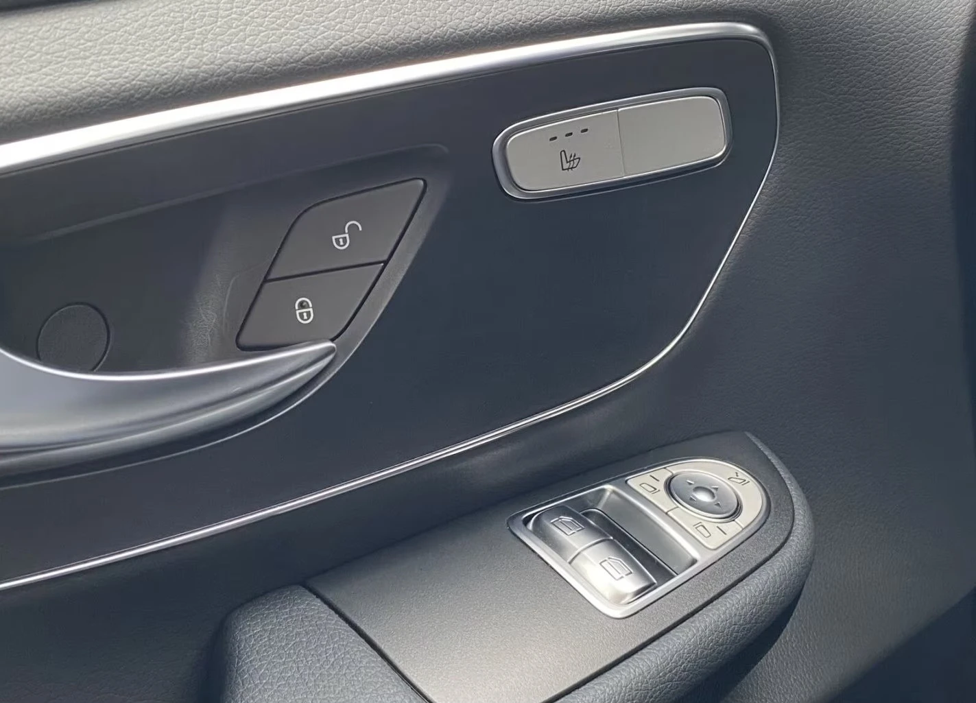 Mercedes-Benz EQV 300 LONG 360-CAMERA LED PANORAMA , снимка 9 - Автомобили и джипове - 54220323