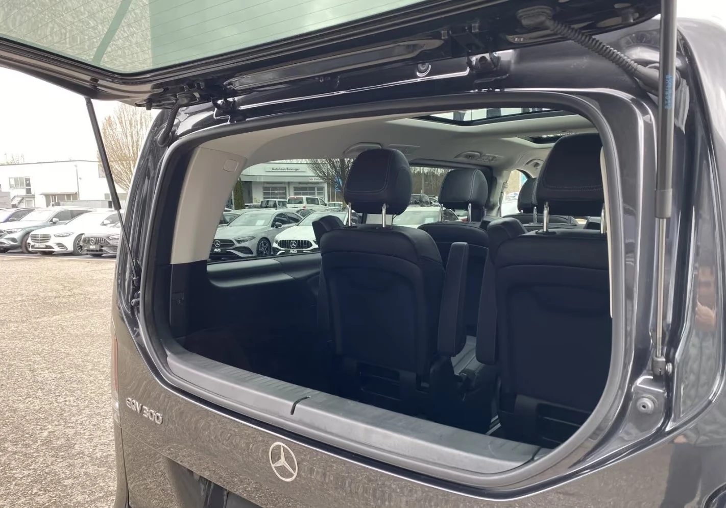 Mercedes-Benz EQV 300 LONG 360-CAMERA LED PANORAMA , снимка 15 - Автомобили и джипове - 54220323