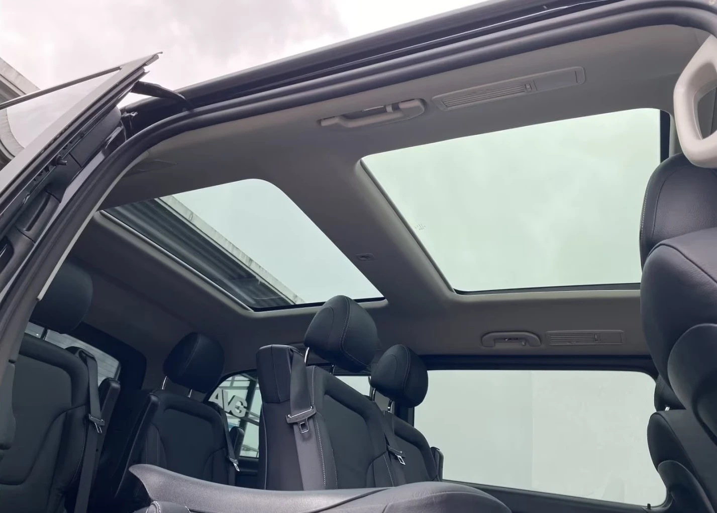 Mercedes-Benz EQV 300 LONG 360-CAMERA LED PANORAMA , снимка 14 - Автомобили и джипове - 54220323