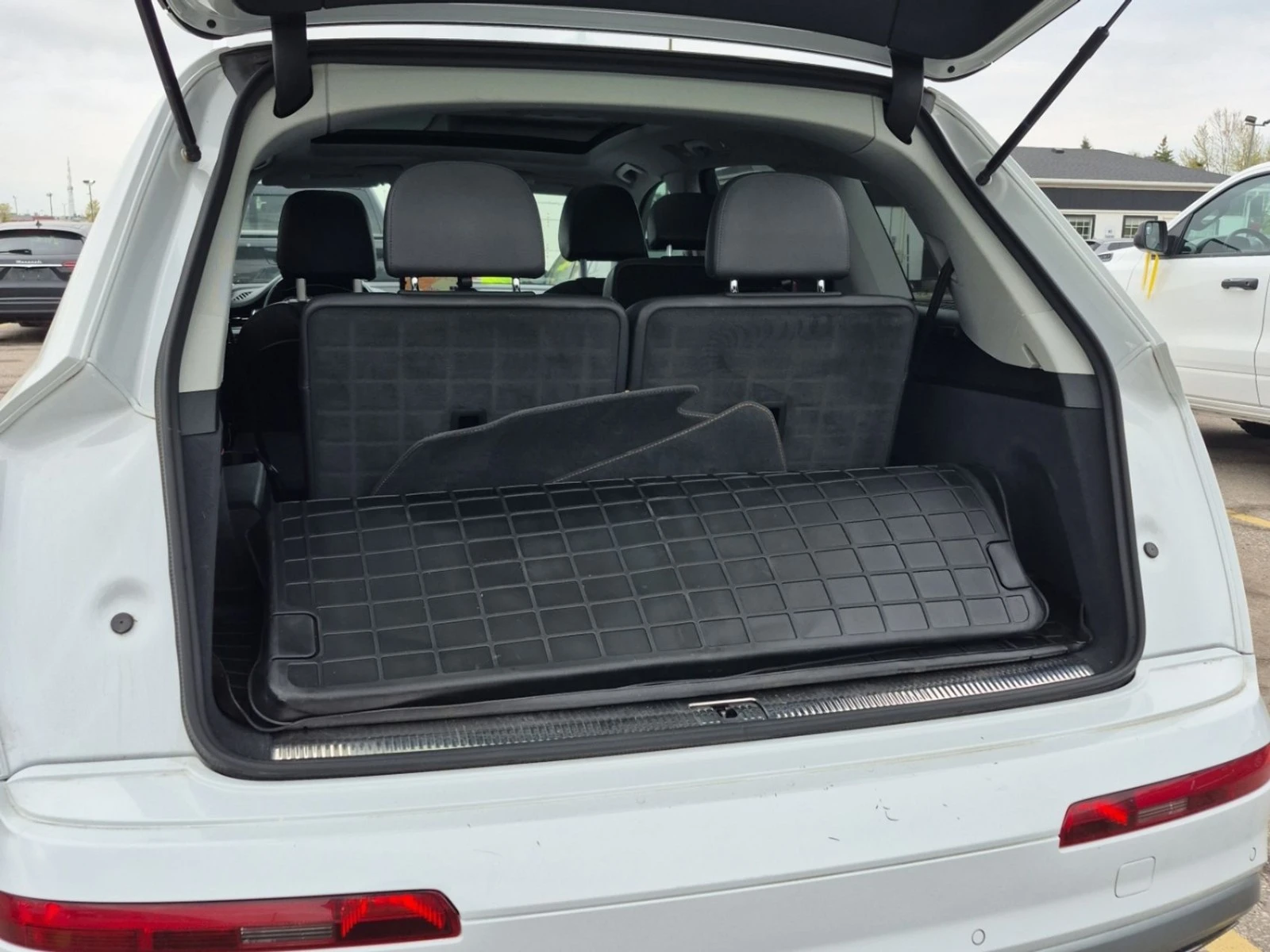 Audi Q7 DISTRONIC* 360* М.ТОЧКА* ОБДУХ* , снимка 6 - Автомобили и джипове - 54460093