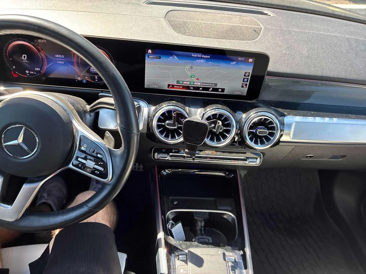 Mercedes-Benz GLB 250 4MATIC* DISTRONIC* 360КАМЕРИ* ПАНОРАМА* , снимка 9 - Автомобили и джипове - 54653290