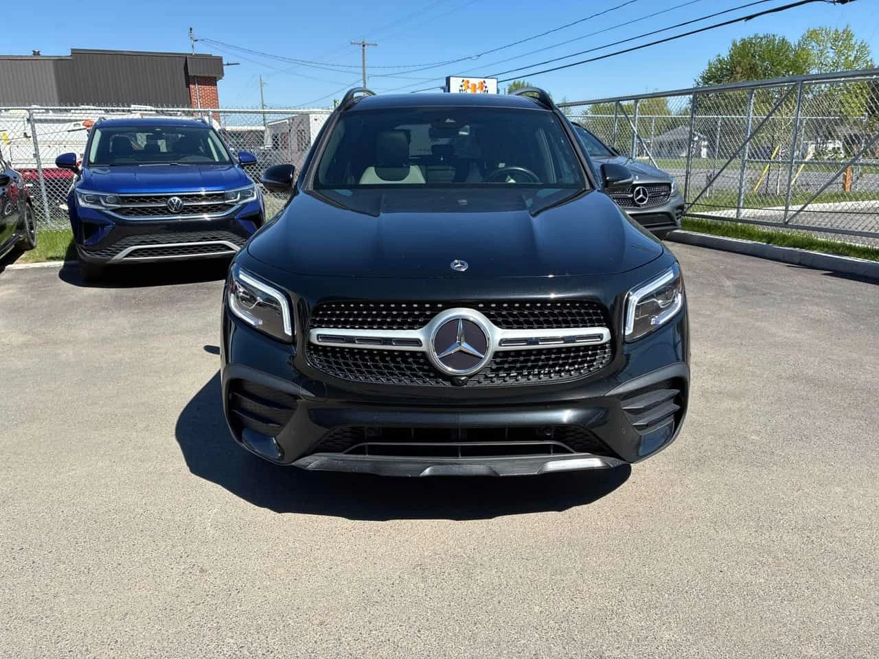 Mercedes-Benz GLB 250 4MATIC* DISTRONIC* 360КАМЕРИ* ПАНОРАМА* , снимка 6 - Автомобили и джипове - 54653290