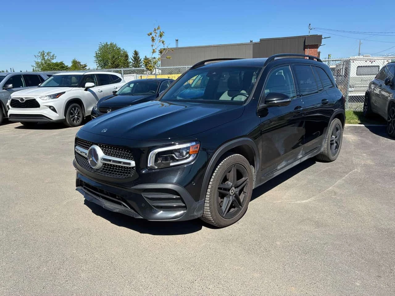 Mercedes-Benz GLB 250 4MATIC* DISTRONIC* 360КАМЕРИ* ПАНОРАМА* 
