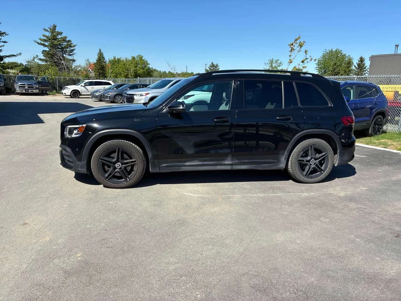 Mercedes-Benz GLB 250 4MATIC* DISTRONIC* 360КАМЕРИ* ПАНОРАМА* , снимка 2 - Автомобили и джипове - 54653290