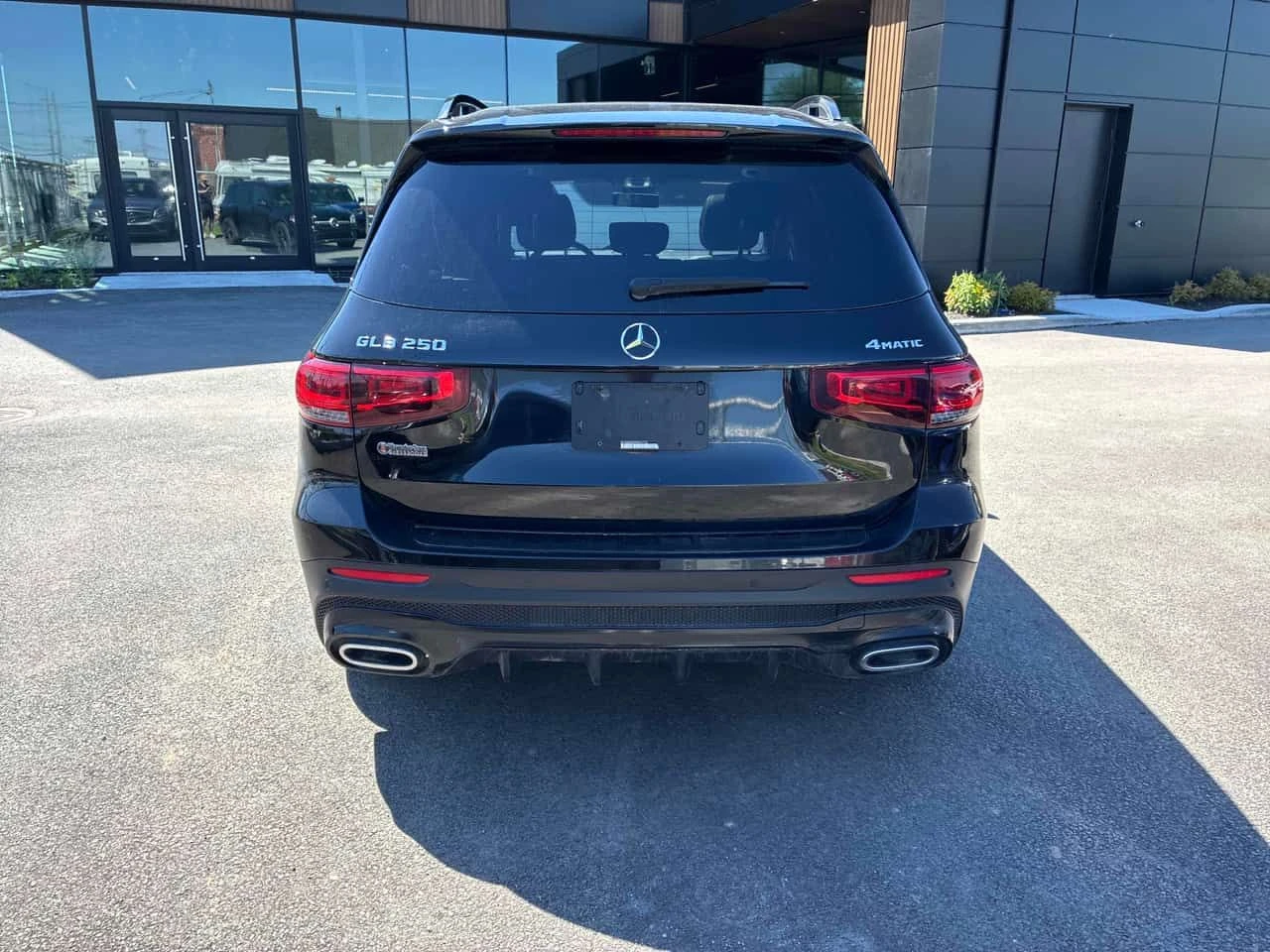 Mercedes-Benz GLB 250 4MATIC* DISTRONIC* 360КАМЕРИ* ПАНОРАМА* , снимка 4 - Автомобили и джипове - 54653290