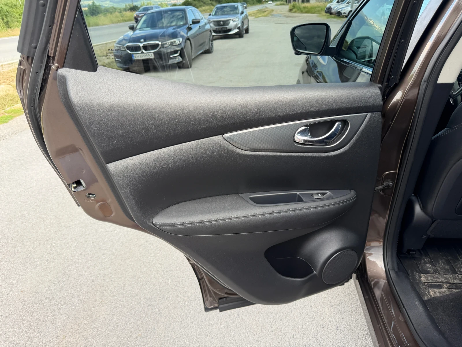 Nissan Qashqai 1.2 benzin, снимка 9 - Автомобили и джипове - 54803078