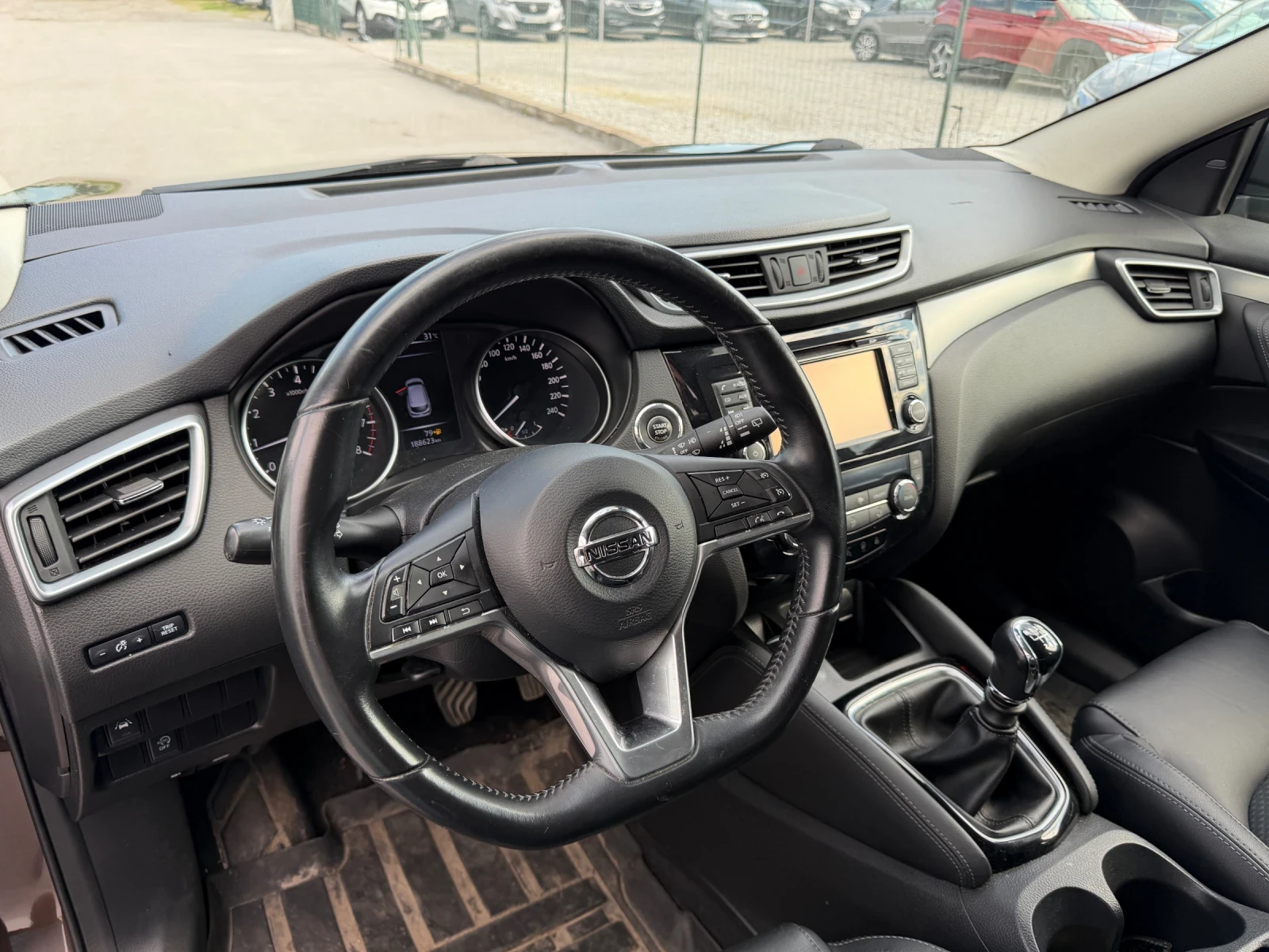 Nissan Qashqai 1.2 benzin, снимка 12 - Автомобили и джипове - 54803078
