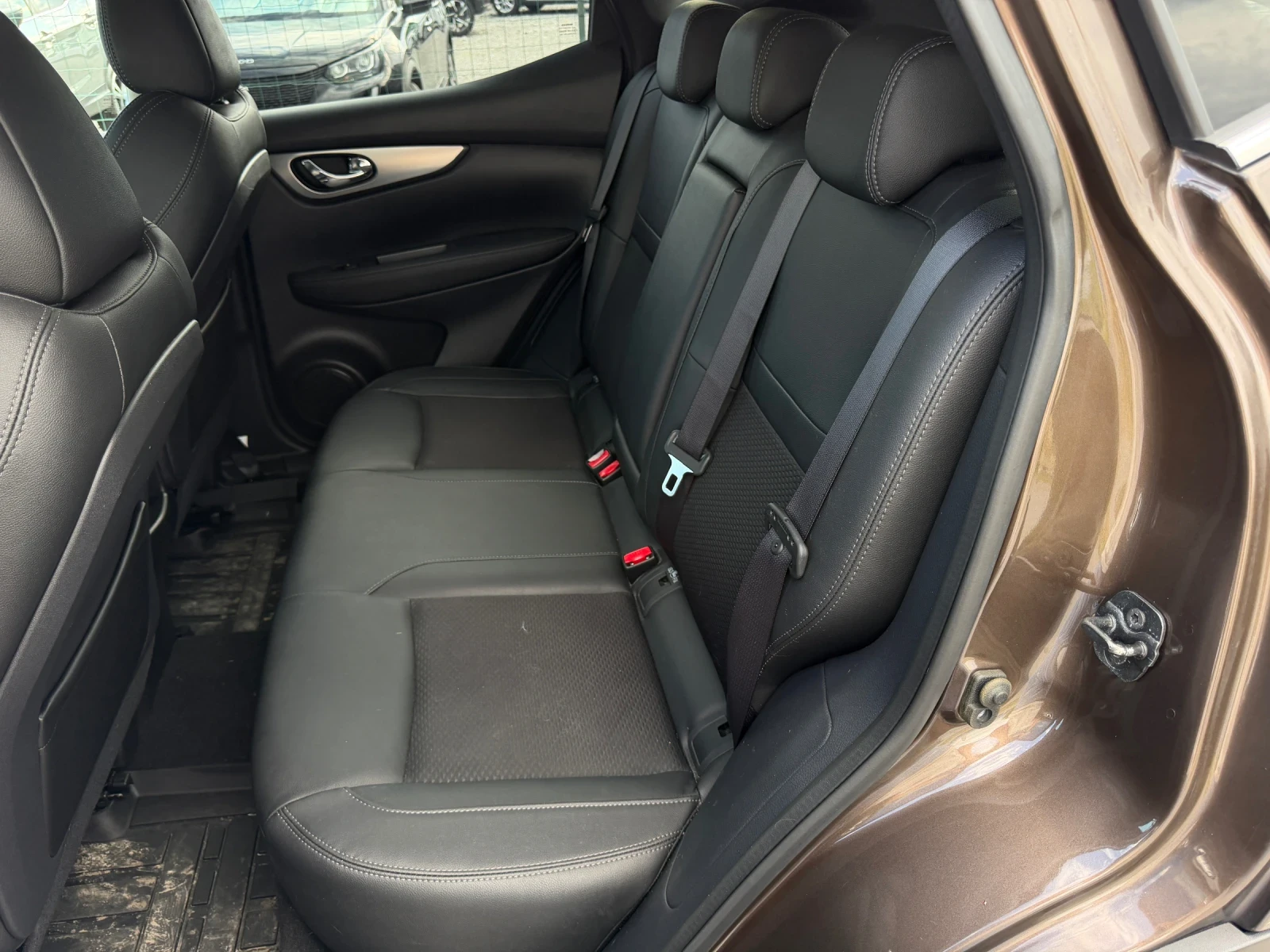 Nissan Qashqai 1.2 benzin, снимка 8 - Автомобили и джипове - 54803078