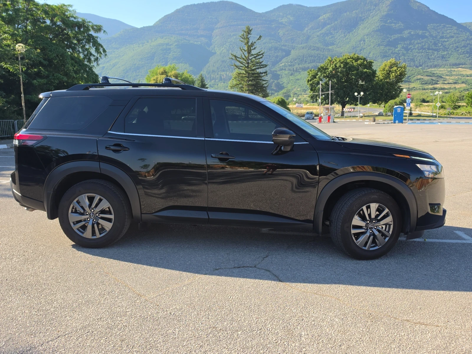 Nissan Pathfinder, снимка 3 - Автомобили и джипове - 55107861
