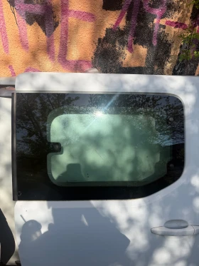 Peogeot Rifter Citroen Berlingo Opel Combo 2021г задно дясно стъкло на плъзгащата врата E000191, снимка 1