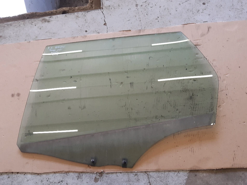 Стъкло задно ляво пежо 407 комби к