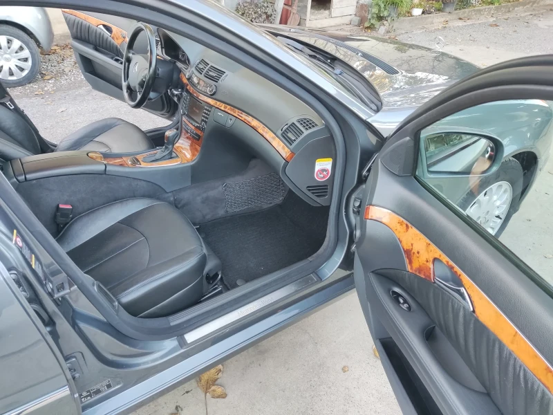 Mercedes-Benz E 320 Elegance , снимка 7 - Автомобили и джипове - 52258325