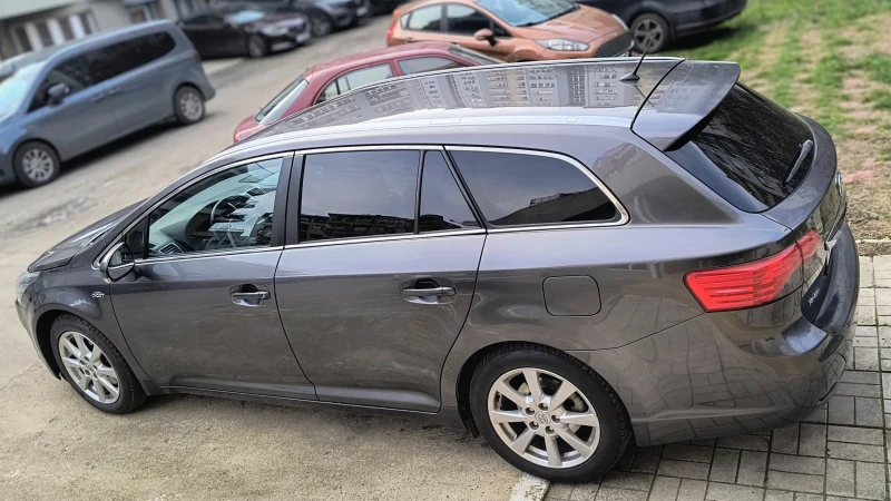 Toyota Avensis  Перфектна, снимка 8 - Автомобили и джипове - 53110345