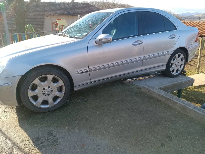 Mercedes-Benz C 320 CD?, снимка 4 - Автомобили и джипове - 53157072