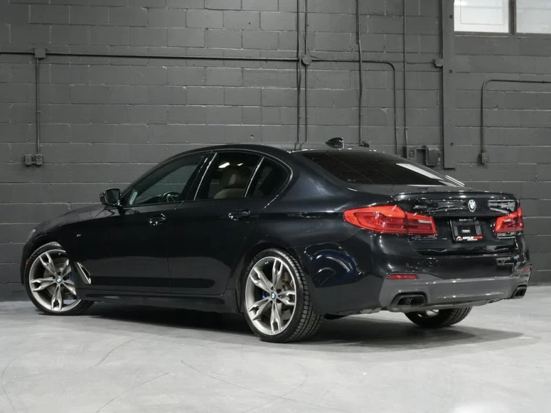 BMW 550  M550i xDrive Sedan AWD * АвтоКредит* (ЦЕНА ДО БГ), снимка 4 - Автомобили и джипове - 53344542