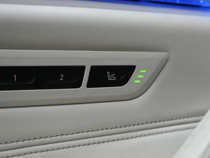 BMW 550  M550i xDrive Sedan AWD * АвтоКредит* (ЦЕНА ДО БГ), снимка 9 - Автомобили и джипове - 53344542