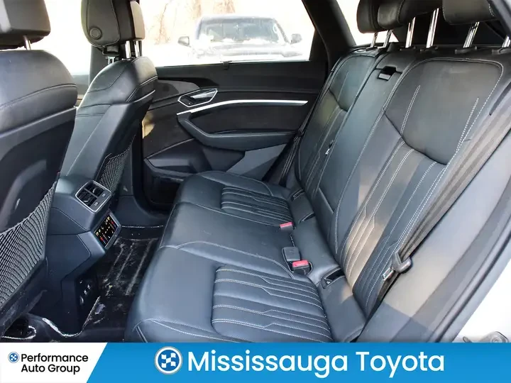 Audi E-Tron TECHNIK* QUATTRO* PANO* 360 CAM* ОБДУХ, снимка 12 - Автомобили и джипове - 53913466