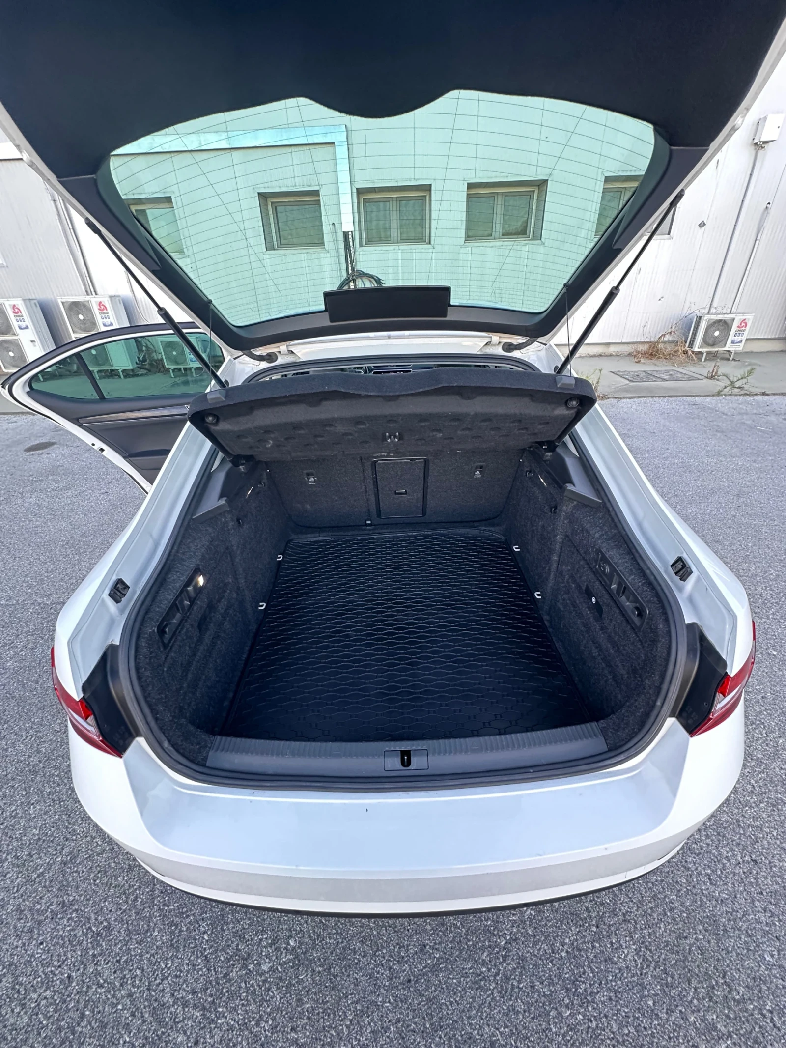 Skoda Superb Facelift 4x4 DSG7 Ambient Alcantara LED - изображение 10