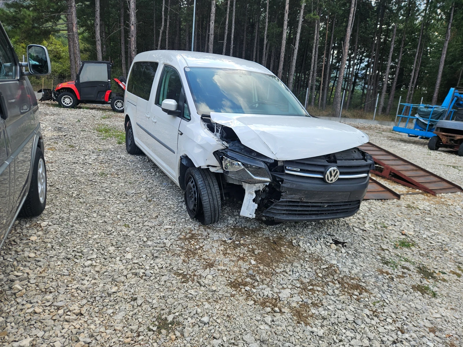 VW Caddy Пътнически 79000кммакси - изображение 2