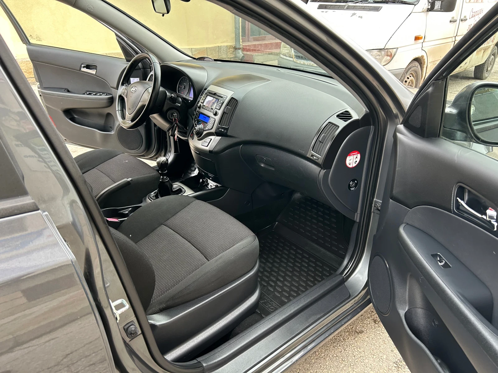 Hyundai I30 1.6i  | Mobile.bg   11