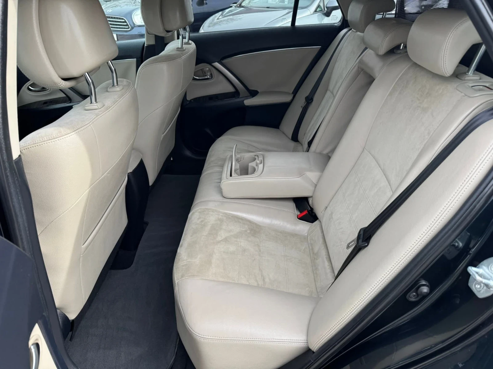 Toyota Avensis  Перфектна, снимка 9 - Автомобили и джипове - 53558891