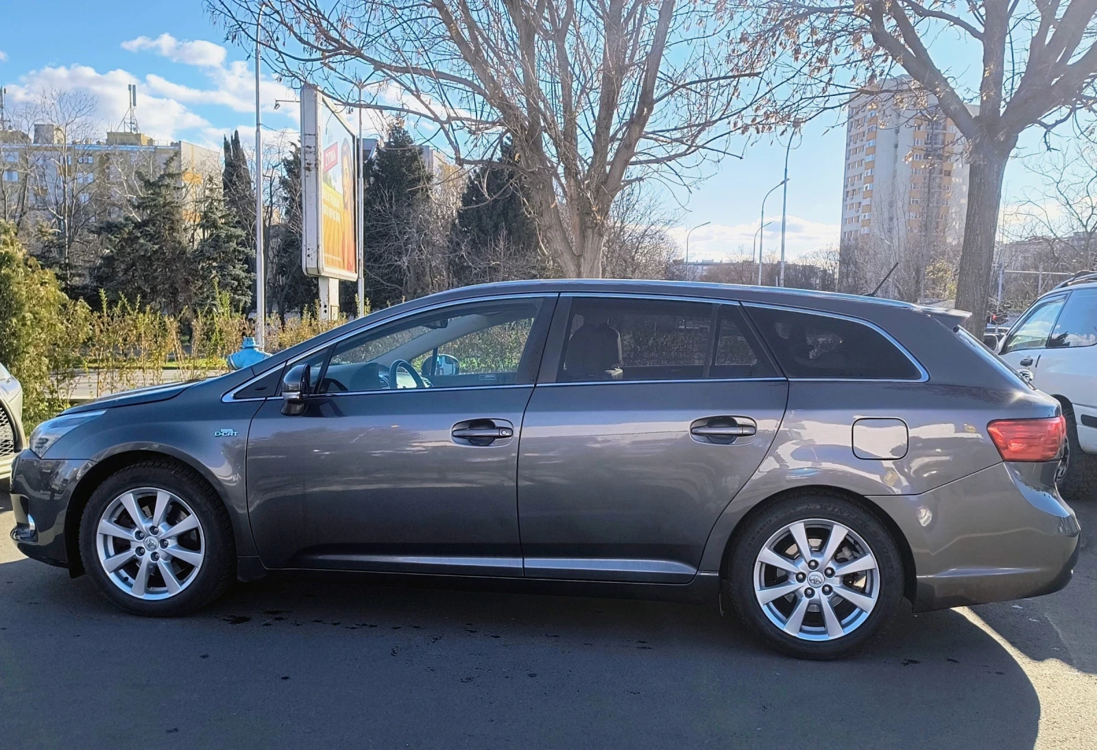 Toyota Avensis  Перфектна - изображение 9