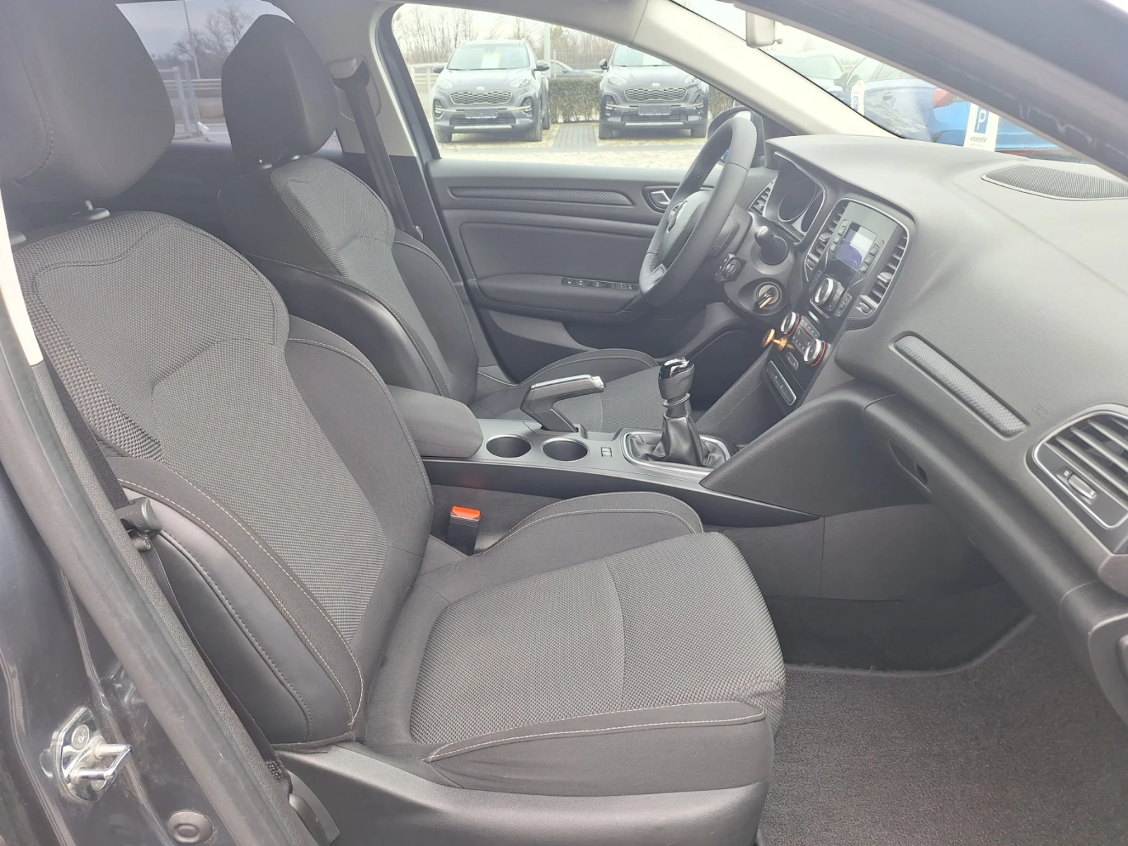 Renault Megane Sedan 1.5dCi 90�.�. | Mobile.bg � ����������� 12