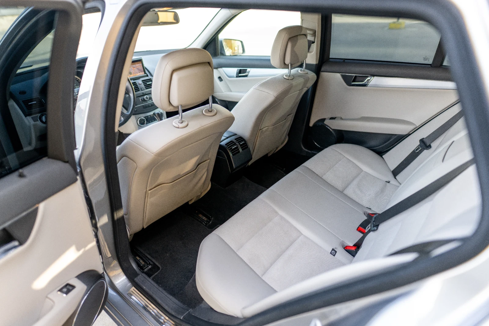 Mercedes-Benz C 350, снимка 9 - Автомобили и джипове - 53783754